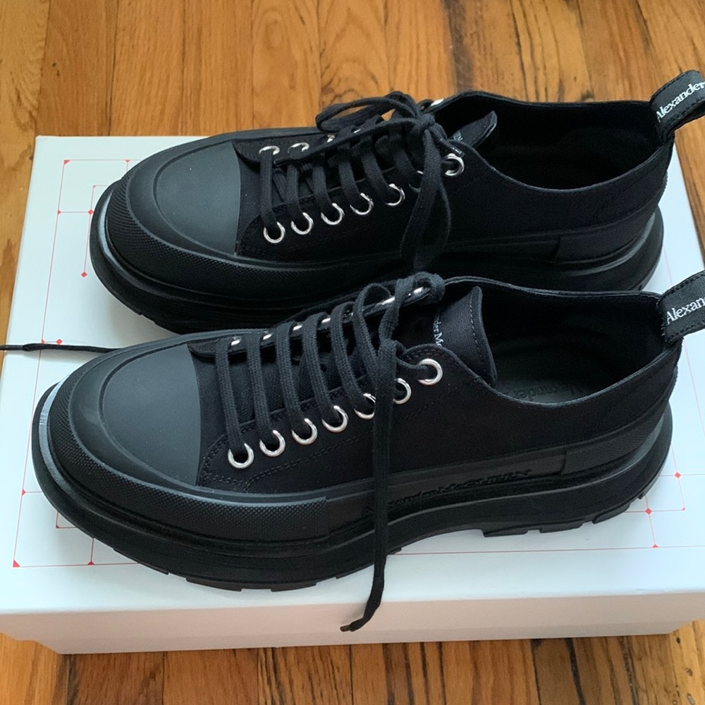 AUTHENTIC Alexander McQueen tread slicks